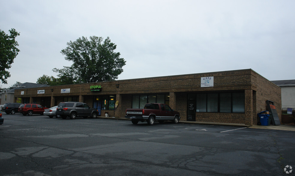 Primary Photo Of 112 Morris Dr, Harrisburg Freestanding For Lease