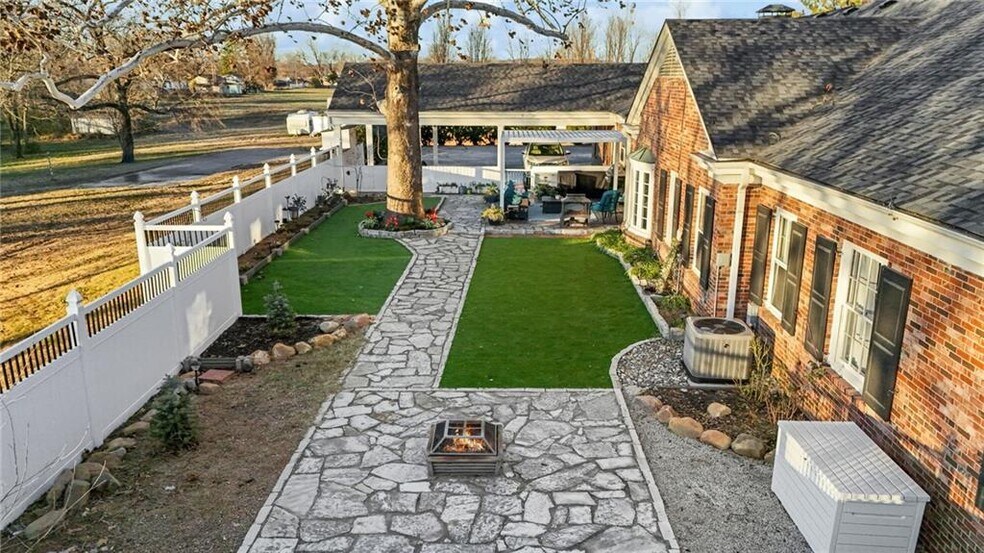 More Photos Of 2201 N 58th St, Fort Smith Specialty For Sale