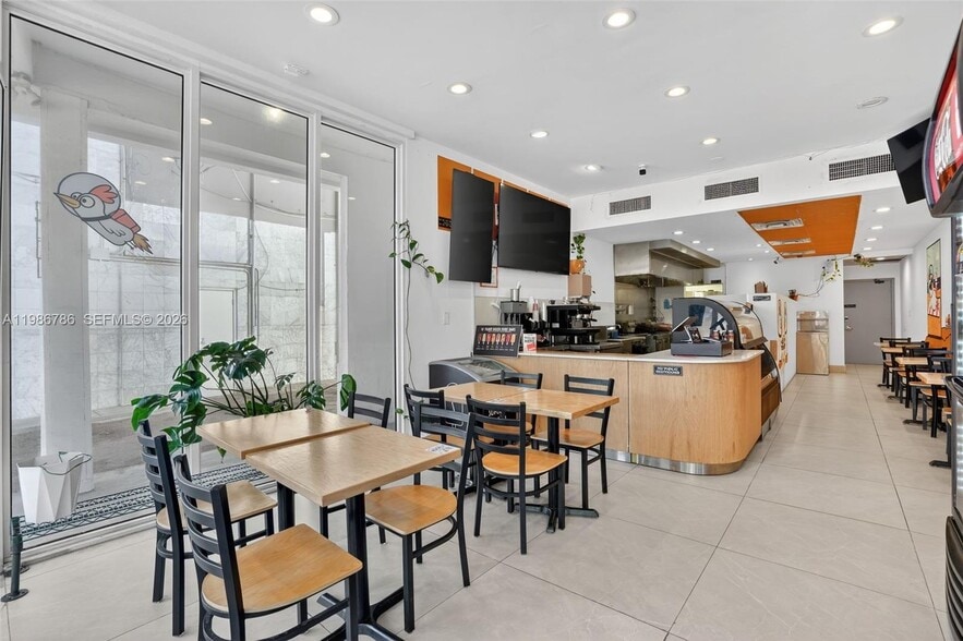 More Photos Of 3134-3150 NE 9th St, Fort Lauderdale Restaurant For Lease