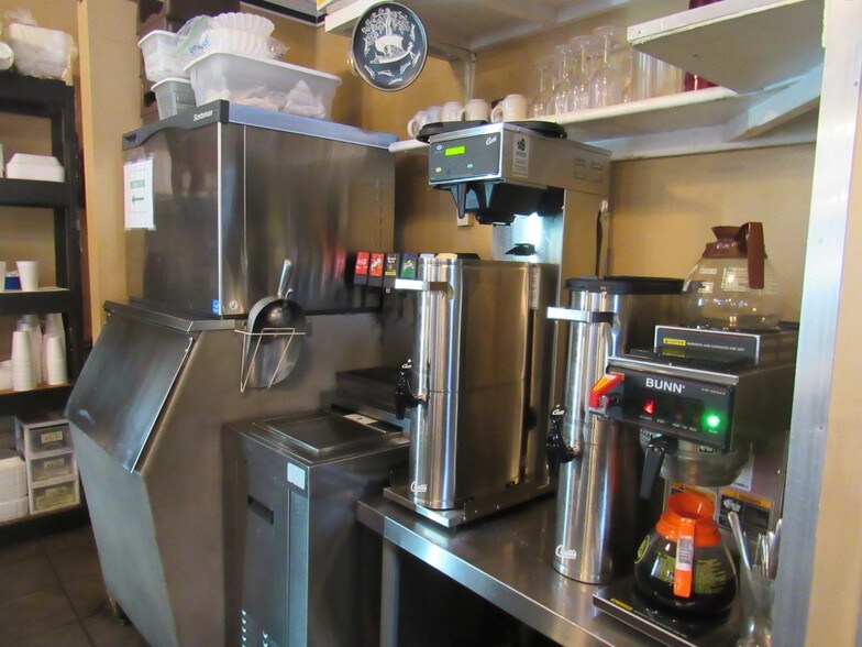More Photos Of 102 N Hill St, Griffin Restaurant For Sale