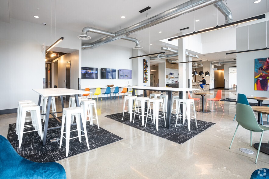 More Photos Of 1400 Main St, Clarksville Apartments For Lease