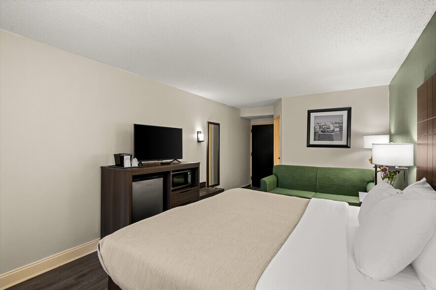 More Photos Of 500 W 29th St, North Little Rock Hotel For Sale
