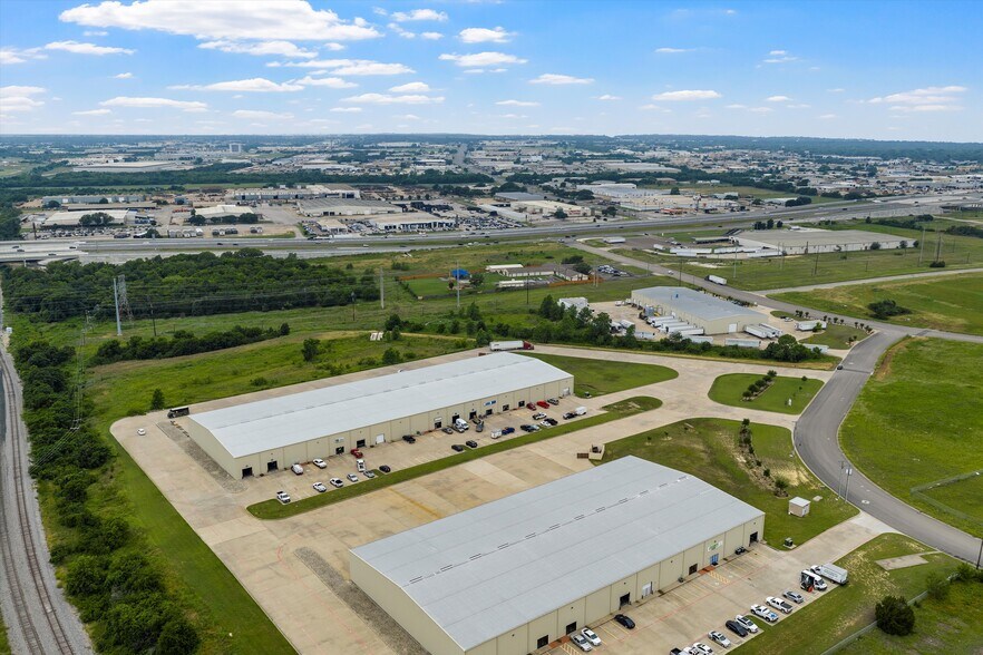 More Photos Of 1000 Schroeder Dr, Waco Warehouse For Lease