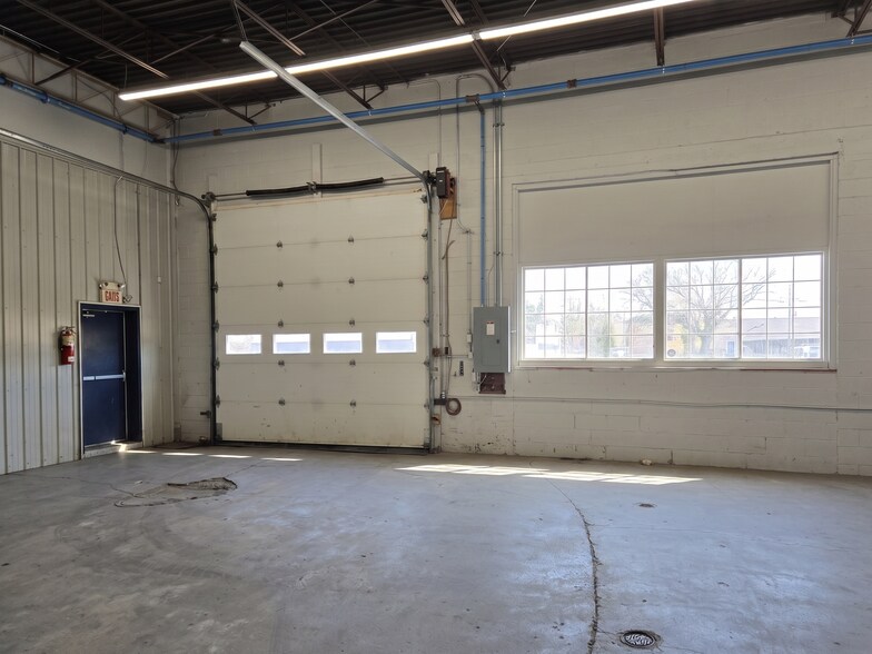 More Photos Of 460 Larocque Ch, Salaberry-de-valleyfield General Retail For Lease