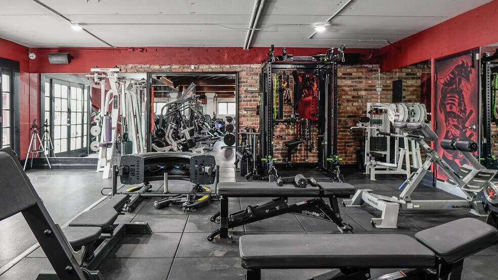 More Photos Of 3508 S Manhattan Ave, Tampa Health Club For Sale