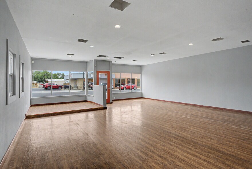 More Photos Of 330 Main Ave E, Soap Lake Freestanding For Lease
