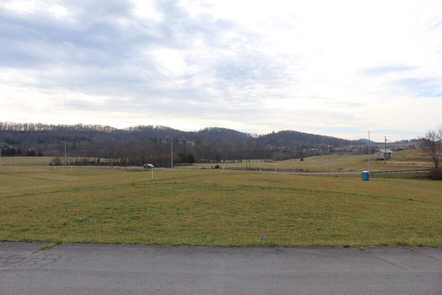 More Photos Of 100 Sportsway Dr, Bristol Trailer Camper Park For Sale