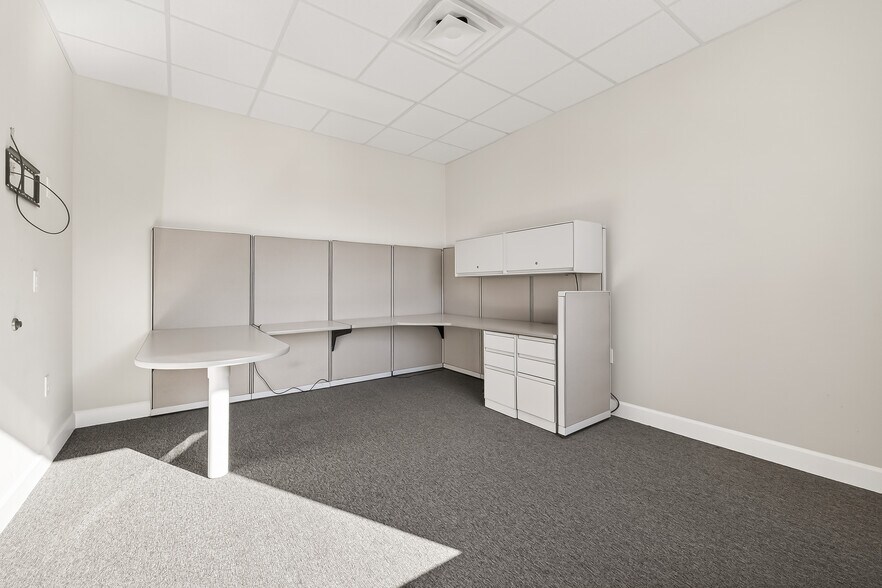 More Photos Of 25145 Star Ln, Katy Office For Sale