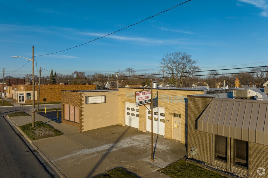 More Photos Of 12825-12837 Dix Toledo Rd, Southgate Office For Sale