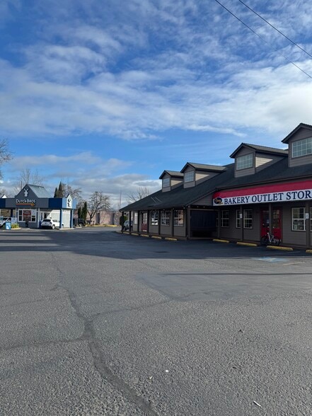 Primary Photo Of 471 S A St, Springfield Restaurant For Lease