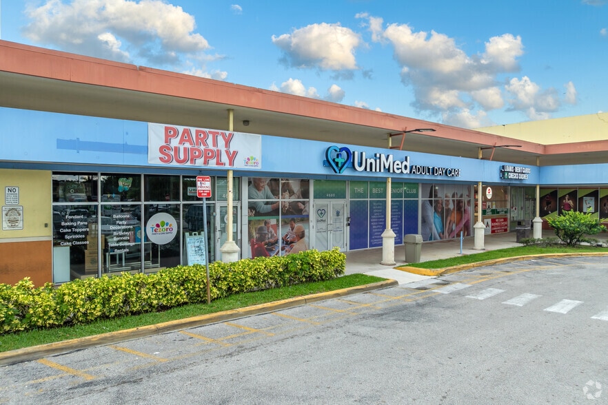 More Photos Of 4500-4698 NW 183rd St, Miami Gardens Storefront For Lease