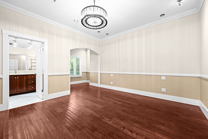 More Photos Of 803 S Sycamore Ave, Los Angeles Multifamily For Sale