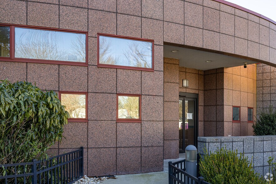 More Photos Of 197 Hance Ave, Tinton Falls Medical For Sale