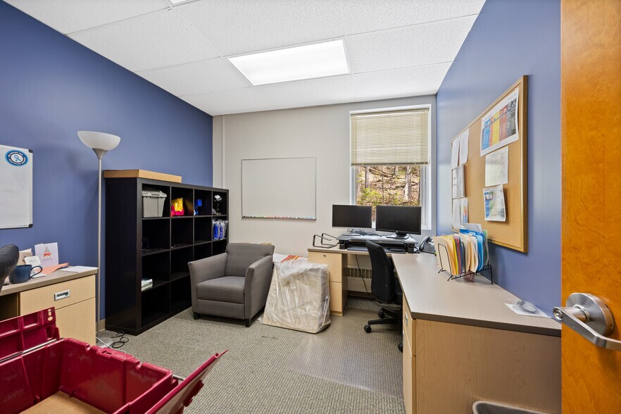 More Photos Of 19 Lunar Dr, Woodbridge Medical For Lease