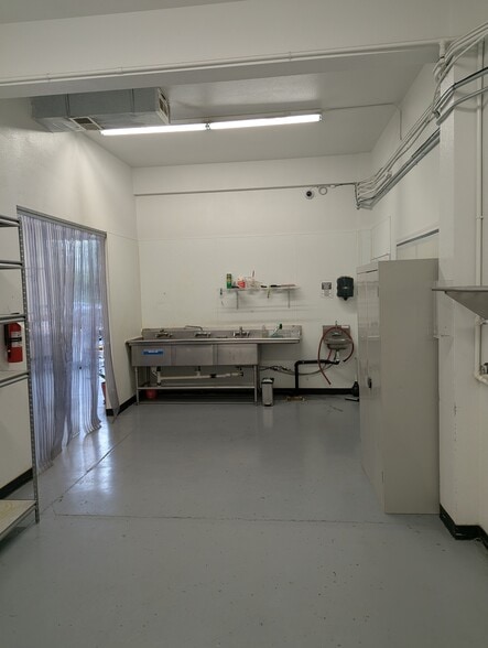 More Photos Of 1040 5th Ave, Lyons Food Processing For Lease