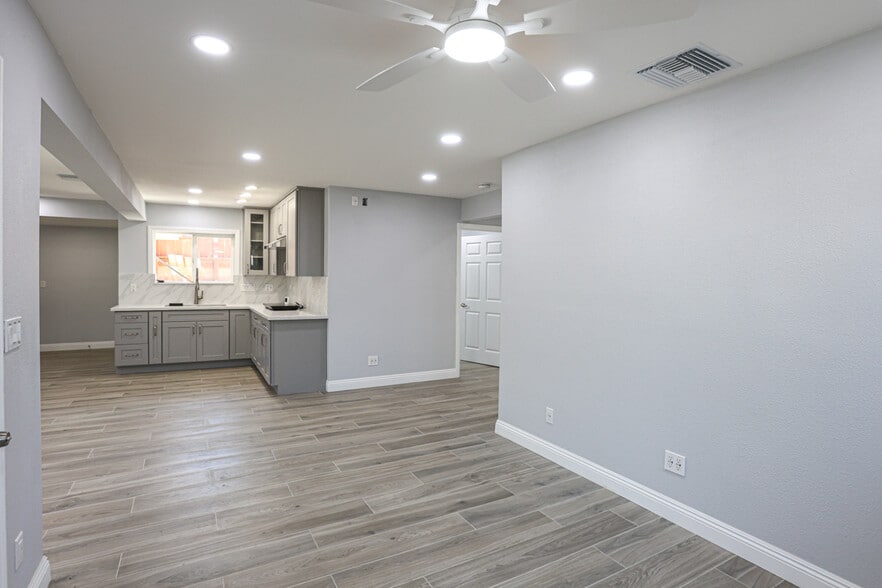 More Photos Of 2117-2119 E 7th St, Long Beach Storefront Retail Residential For Sale
