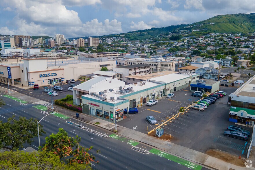 More Photos Of 2320 S King St, Honolulu Storefront For Lease