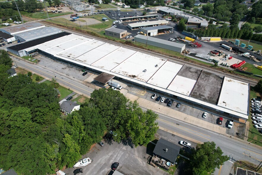 More Photos Of 108 Pennsylvania Ave, Greer Light Distribution For Lease