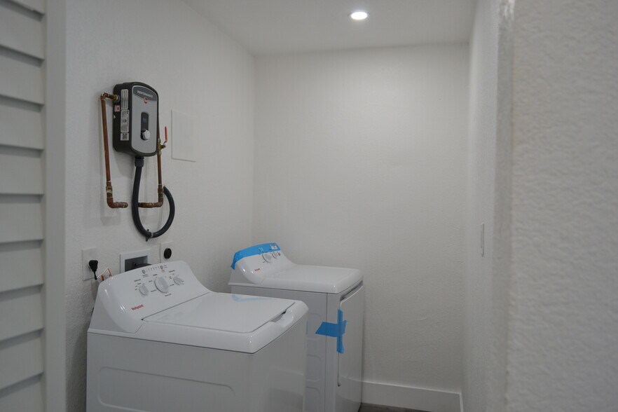 More Photos Of 940 NW 8th Ave, Pompano Beach Apartments For Sale