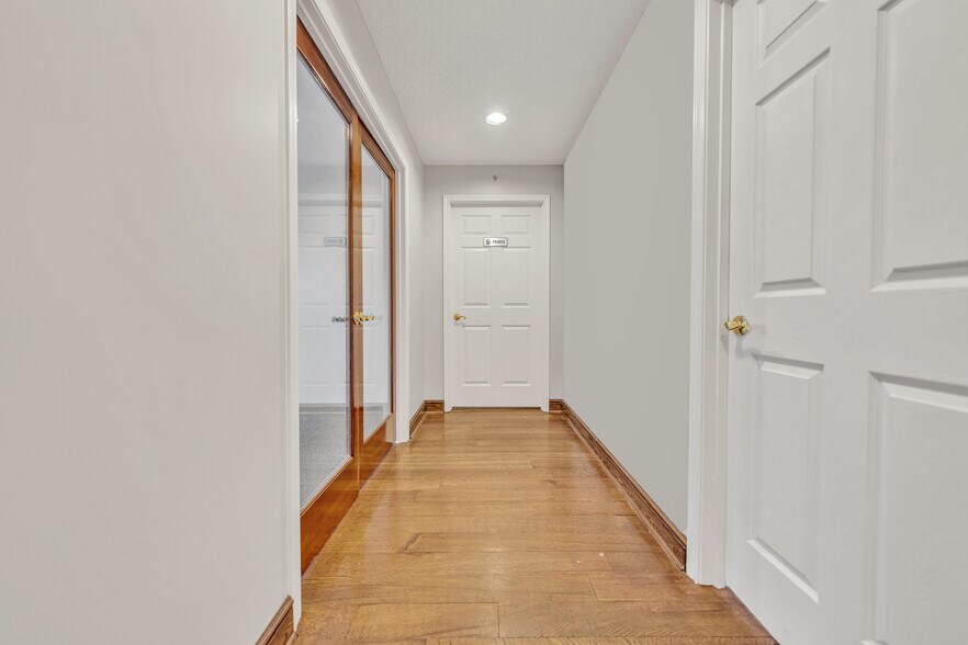More Photos Of 751 Walnut Knoll Rd, Cordova Office For Sale