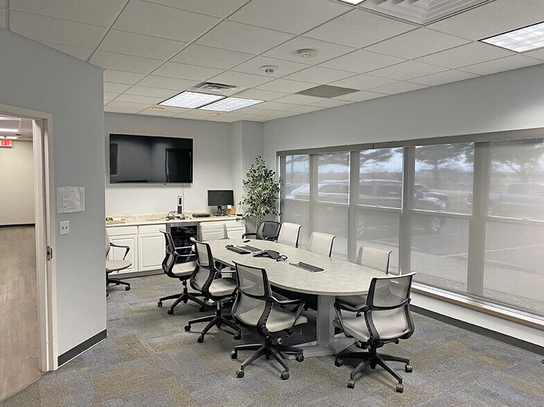 More Photos Of 5920 Gateway Industrial Dr, Belleville Warehouse For Lease