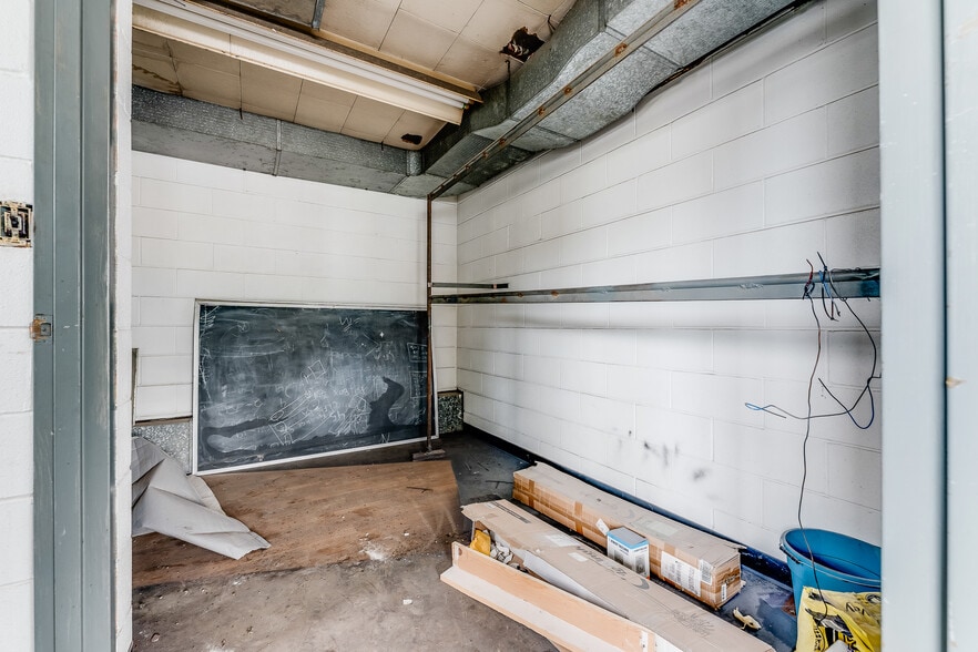 More Photos Of 25 Opal Dr, Fairmont Warehouse For Sale