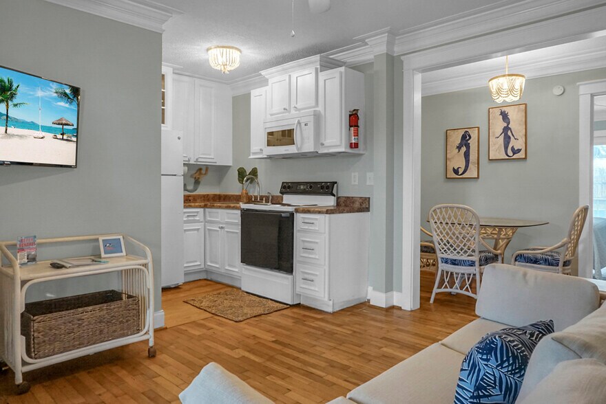 More Photos Of 205 Harper Ave, Carolina Beach Hotel For Sale