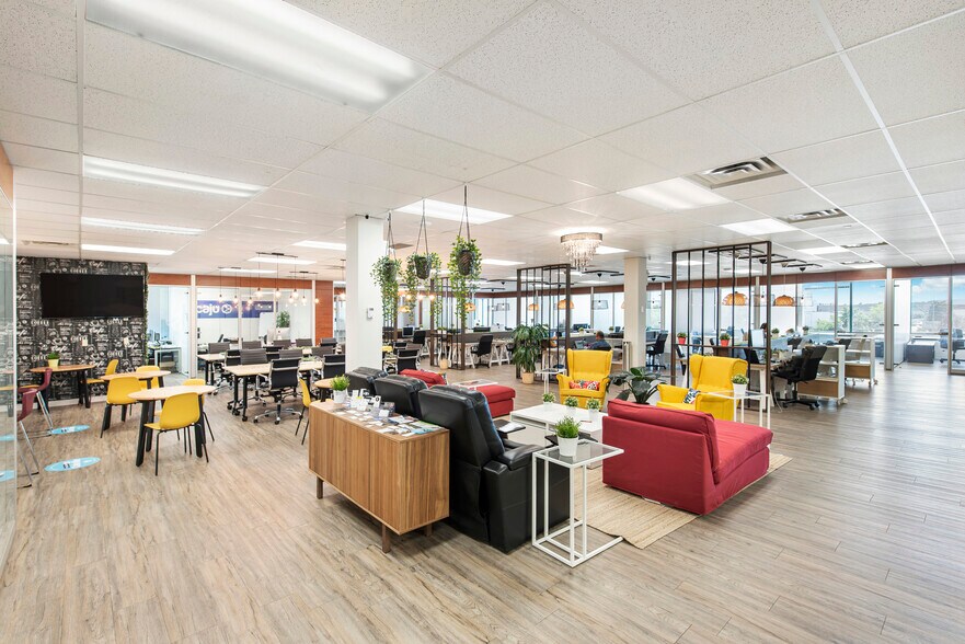 More Photos Of 2030 Bristol Cir, Oakville Office For Lease