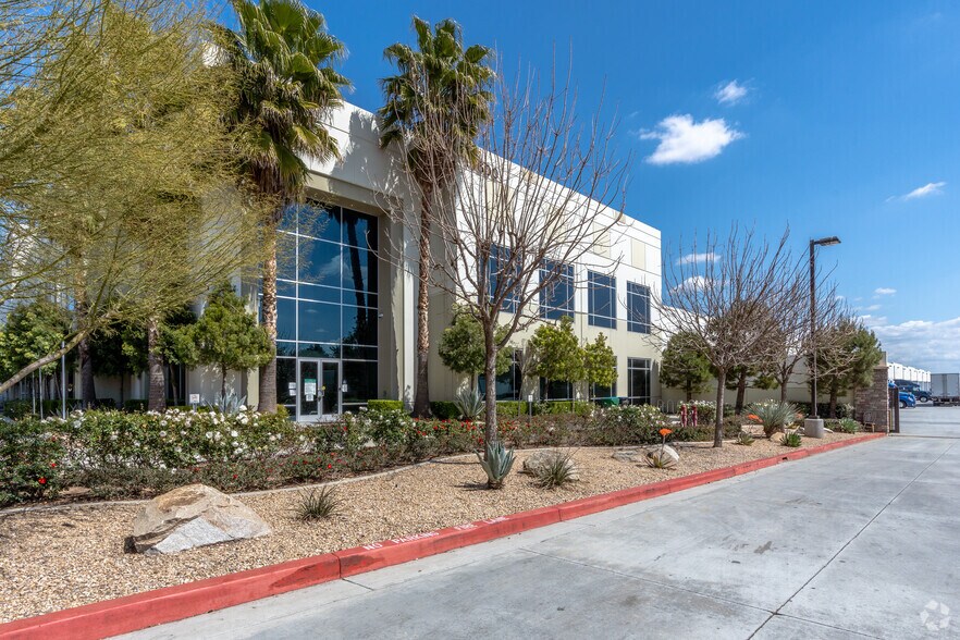 More Photos Of 14600 Innovation Dr, Riverside Warehouse For Lease