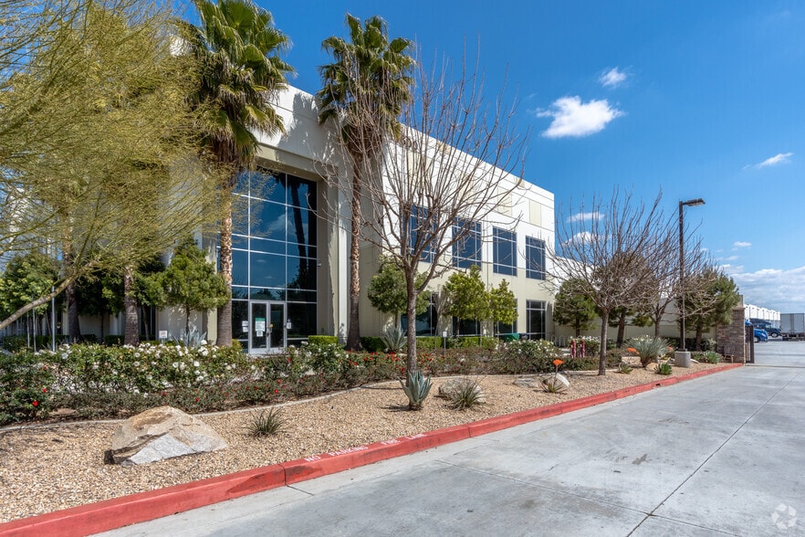 More Photos Of 14600 Innovation Dr, Riverside Warehouse For Lease