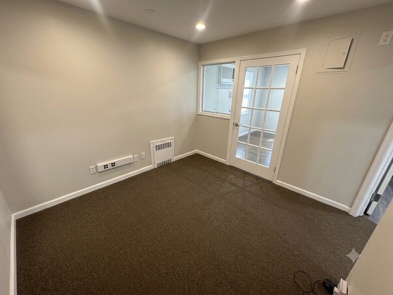 More Photos Of 918 Central Ave, Woodmere Office Residential For Lease