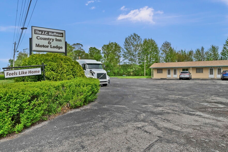 More Photos Of 44077 Oberlin Elyria Rd, Oberlin Hotel For Sale