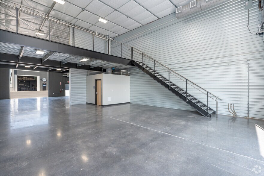 More Photos Of 4365 South Lee St, Buford Showroom For Sale