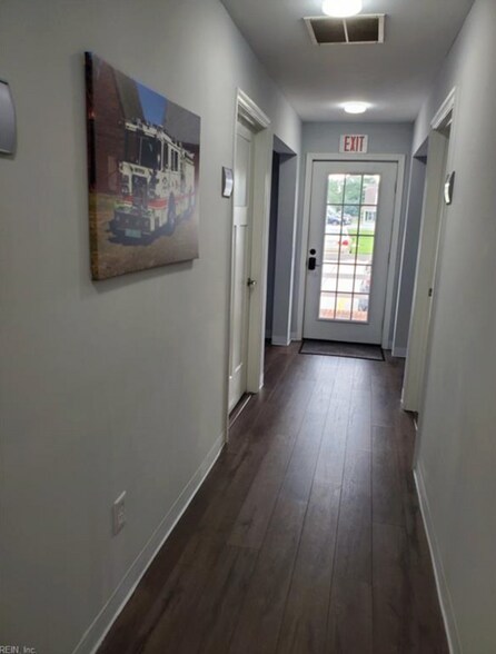 More Photos Of 1613 S Church St, Smithfield Office For Lease