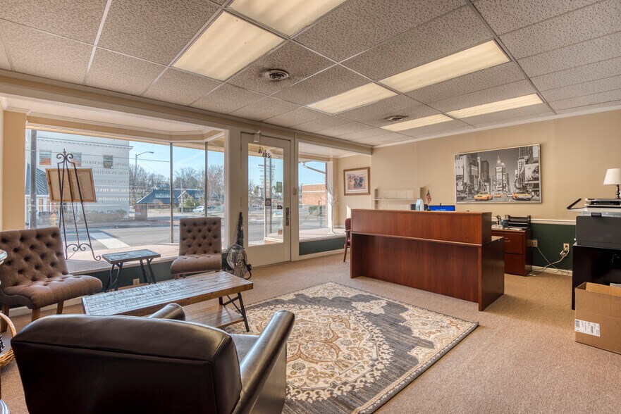 More Photos Of 293 W Main St, Abingdon Office For Lease