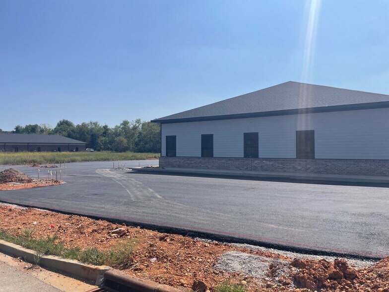More Photos Of 132 Merchants Blvd blvd, Clarksville Office For Lease