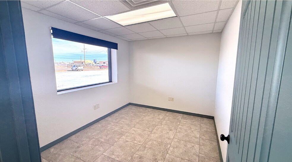 More Photos Of 1506 County 140 rd, Midland Warehouse For Lease