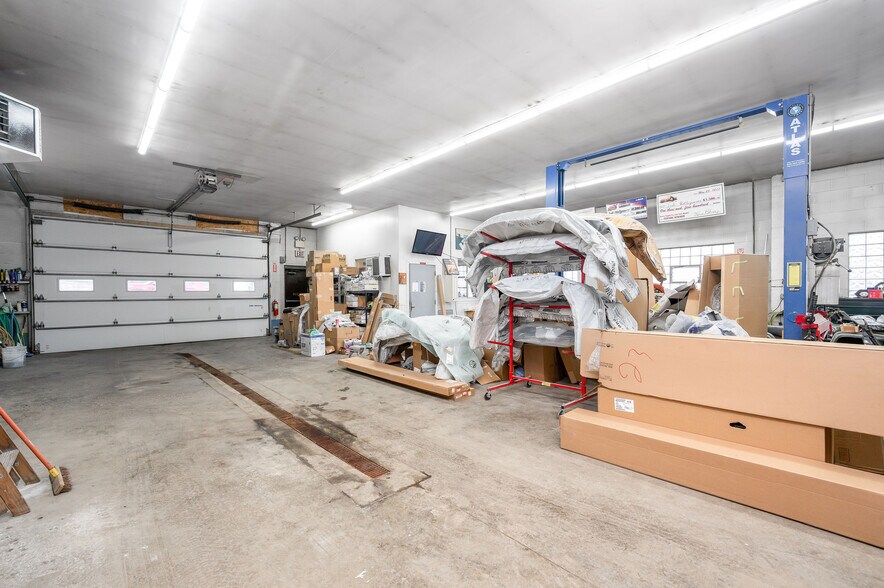 More Photos Of 186 Perry Hwy, Pittsburgh Auto Dealership For Sale