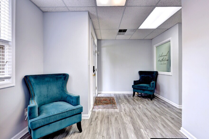 More Photos Of 1313 Jamestown Rd, Williamsburg Office For Sale