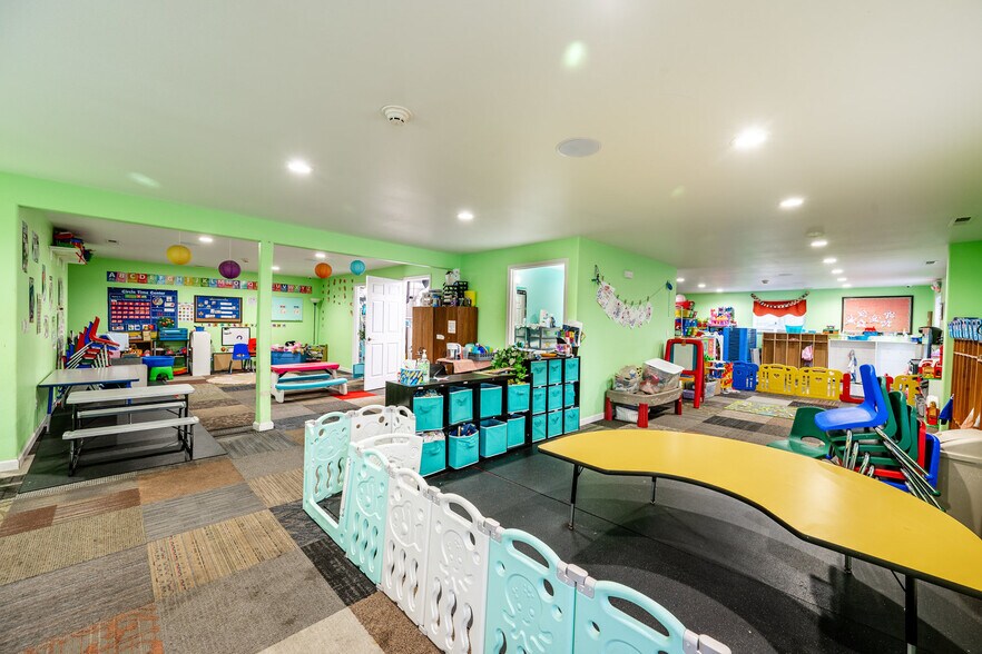 More Photos Of 751 Avoca Ave, Sheridan Daycare Center For Sale