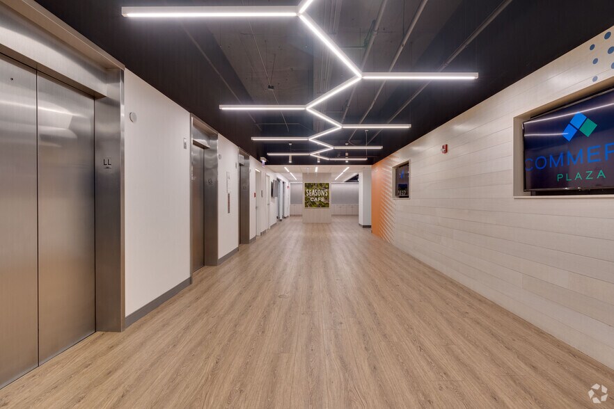 More Photos Of 2015 Spring Rd, Oak Brook Office For Lease