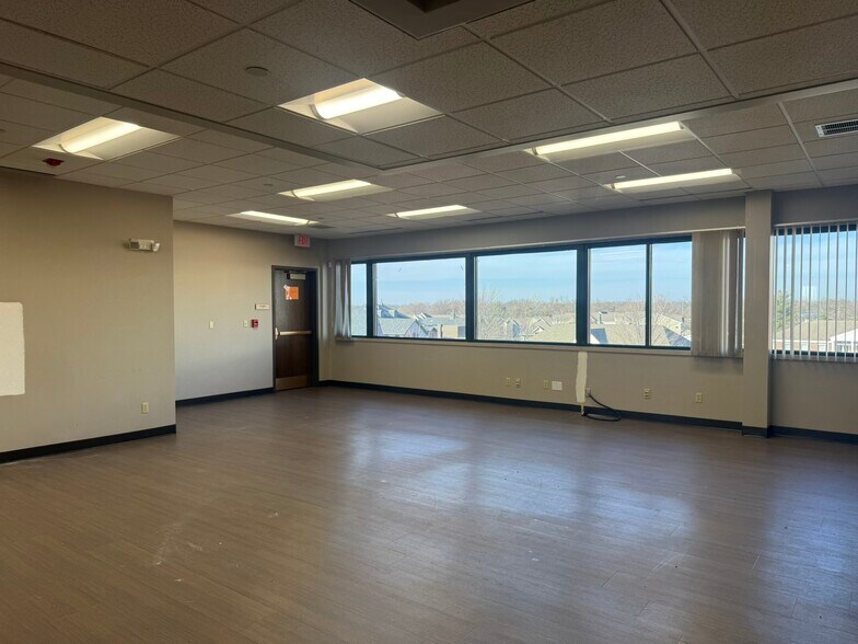 More Photos Of 3271 E Battlefield St, Springfield Office For Lease