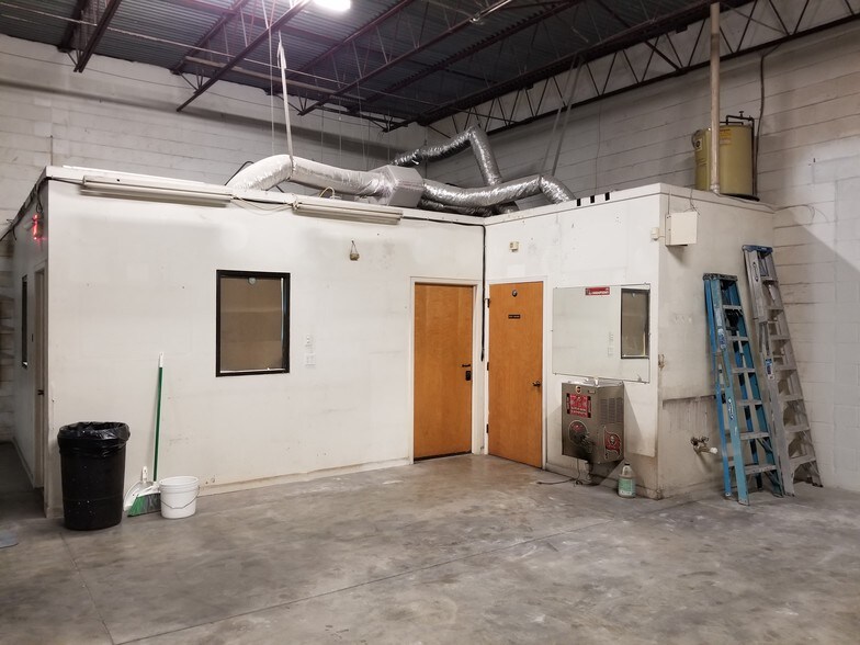 More Photos Of 3667-3691 46th Ave N, Saint Petersburg Manufacturing For Lease