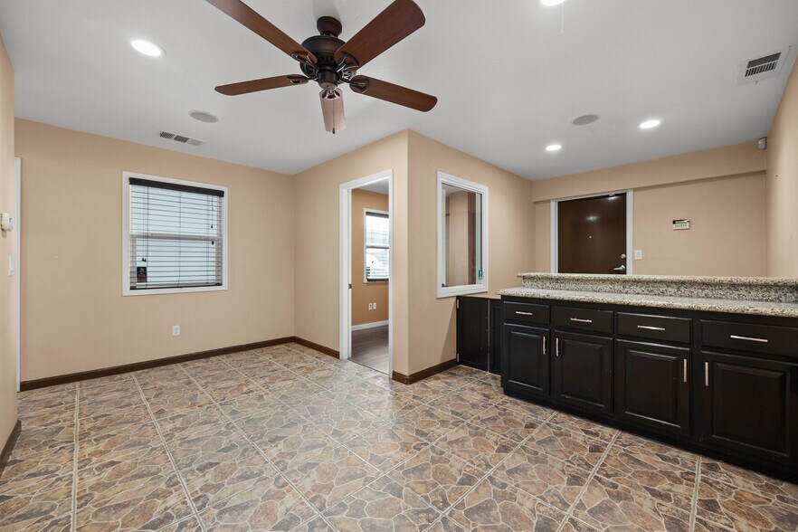 More Photos Of 814 Jackson St, Bakersfield Warehouse For Lease