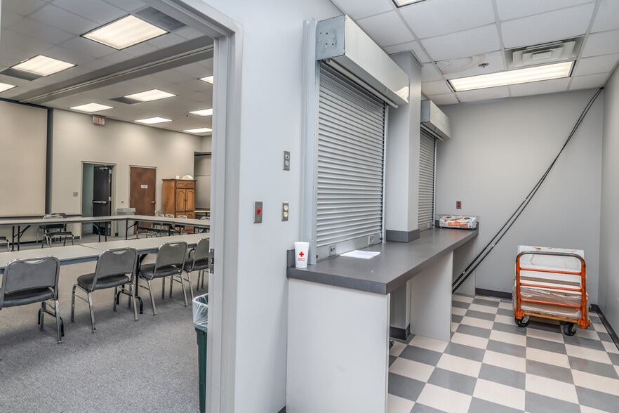 More Photos Of 5015 Woods Crossing Rd, Montgomery Office For Sale