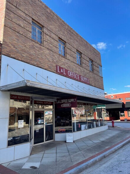 More Photos Of 114 N Broad St, Clinton Storefront For Sale