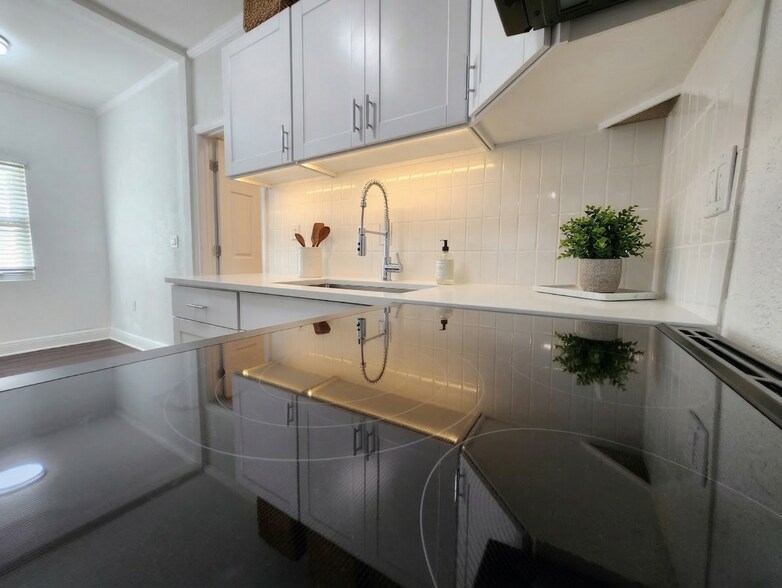 More Photos Of 518 Biscayne Dr, West Palm Beach Apartments For Sale