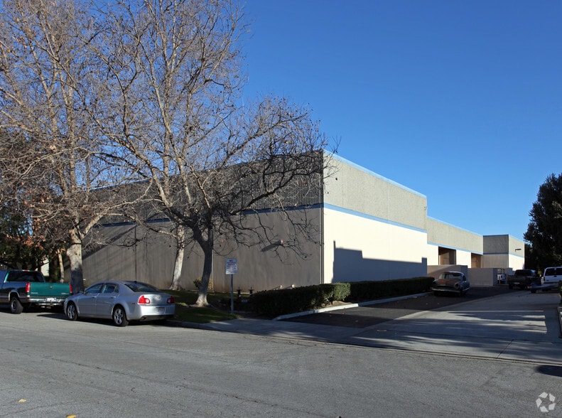 More Photos Of 4057-4073 Calle Tesoro, Camarillo Warehouse For Lease
