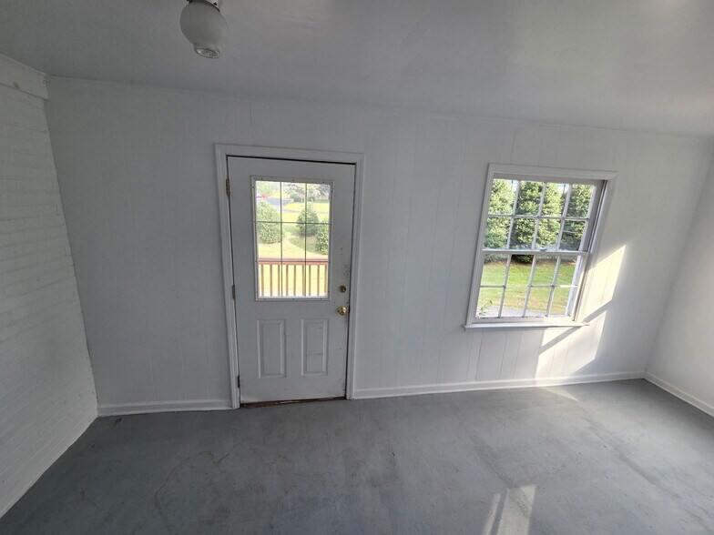 More Photos Of 5335 Airport Rd NW, Roanoke Storefront Retail Office For Lease
