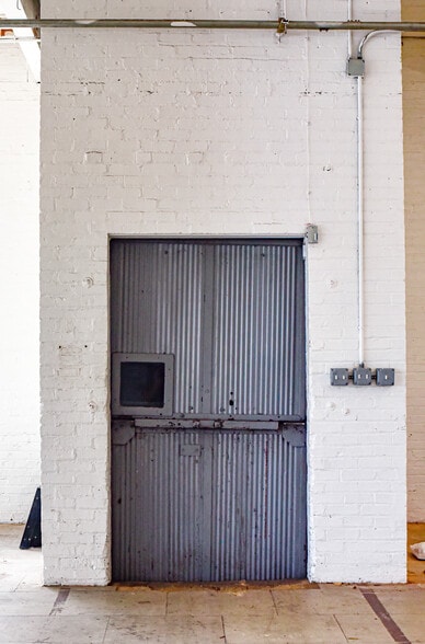 More Photos Of 2 Aspen Pl, Passaic Showroom For Lease